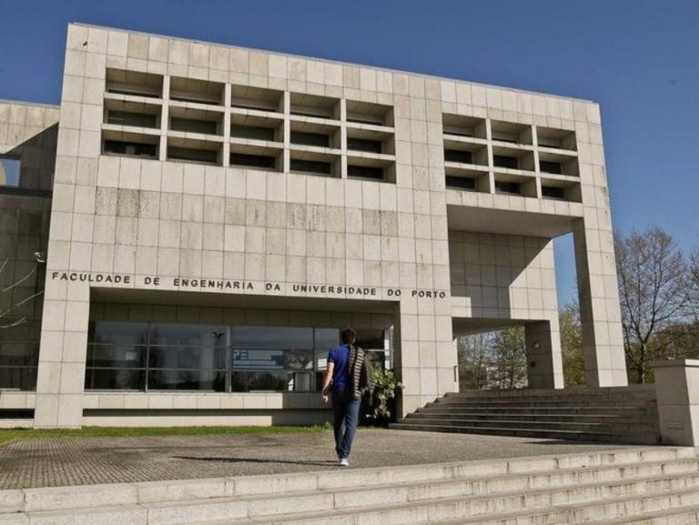 Faculdade de Engenharia da Universidade do Porto (FEUP) AlgaValor Faculdade de Engenharia da Universidade do Porto (FEUP) AlgaValor